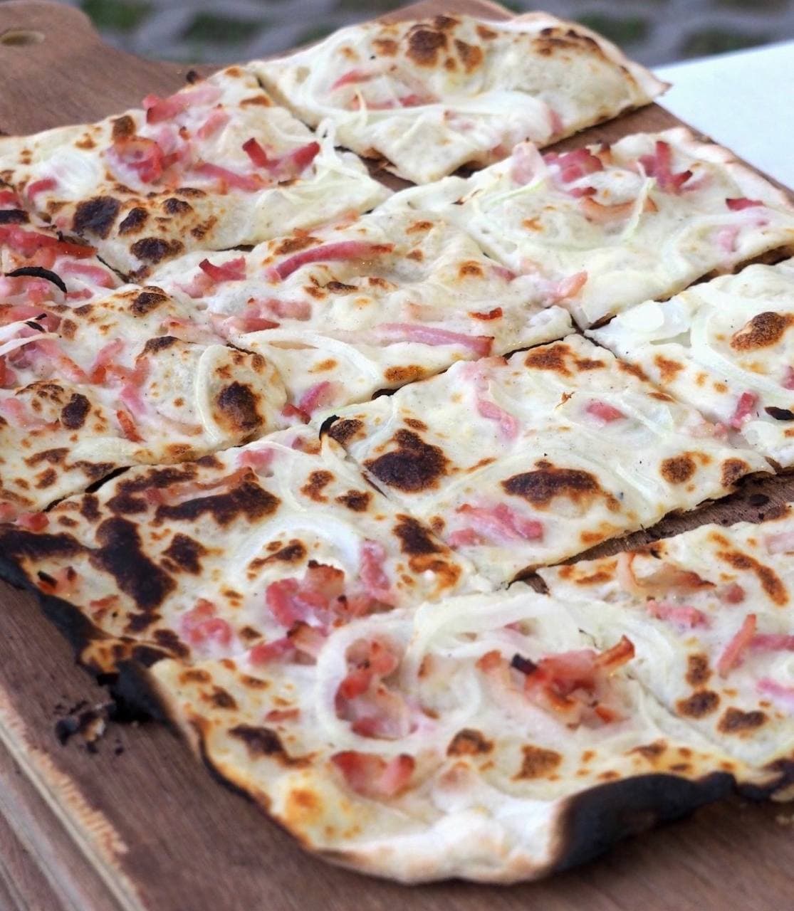 Tarte flambée alsacienne traditionnelle Poivre & Salé